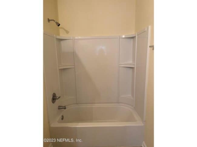 Building Photo - 2/2 on Westside