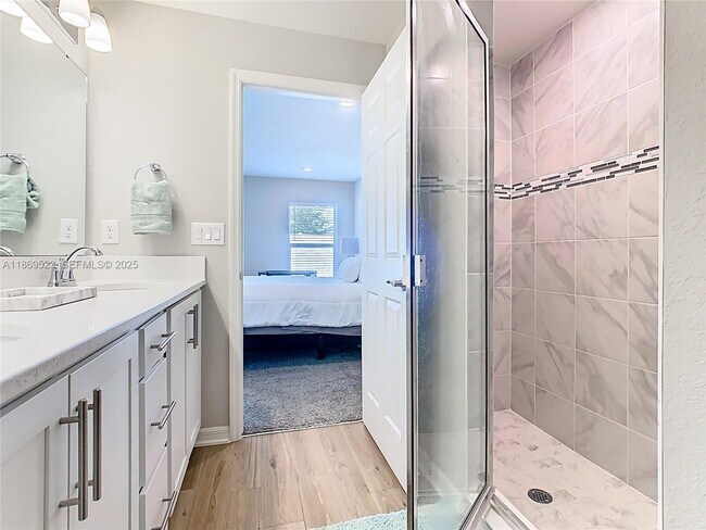 Building Photo - 1060 Cascade Dr