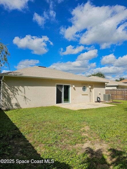 Building Photo - 1736 Vista Lake Cir