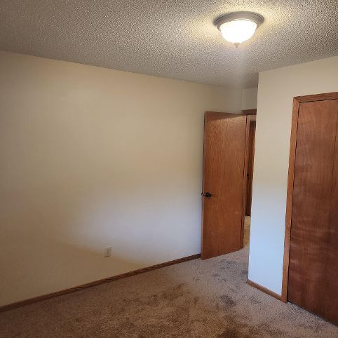 2nd lower level bedroom 2nd picture - 2050 Bradley St