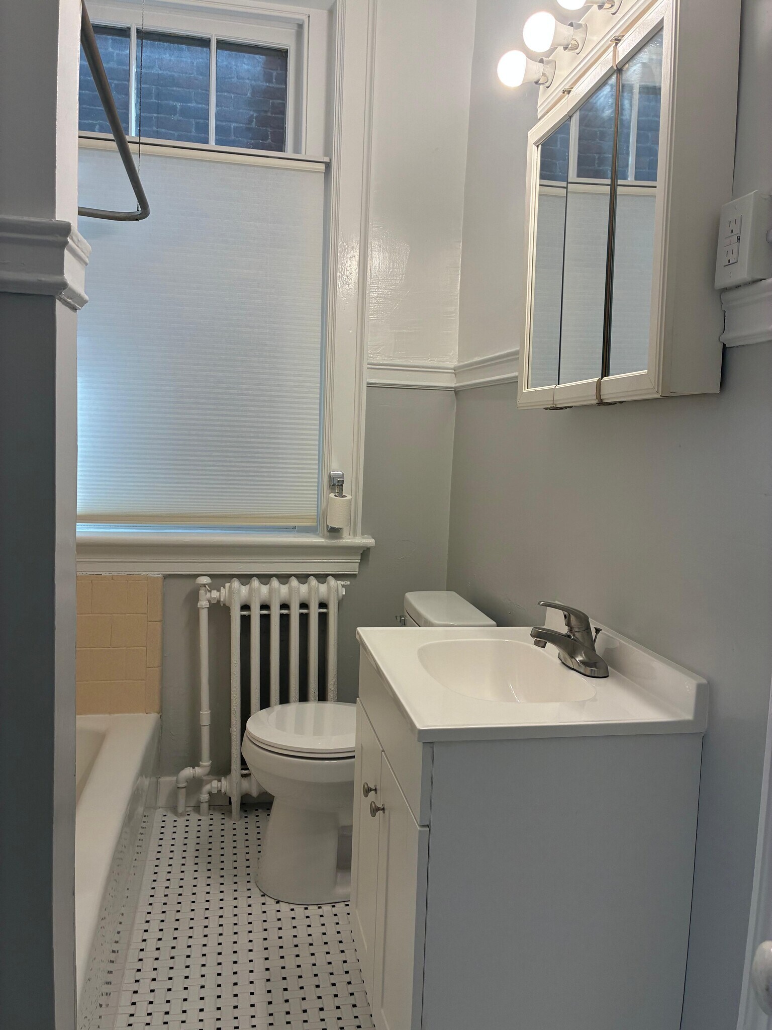 Building Photo - 2611 W Grace St