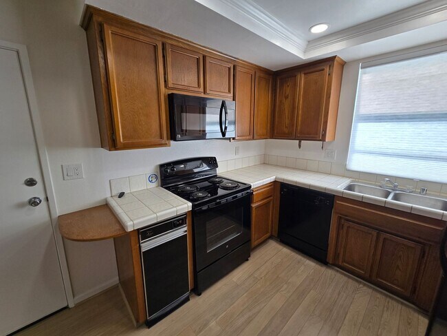 Building Photo - 2 Bed, 2.5 Bath Townhome in Pacific Beach