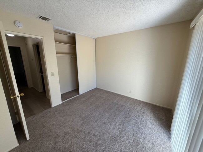 Building Photo - Beautifully Updated Camarillo Townhome