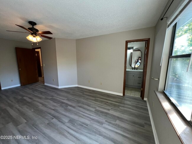 Building Photo - 4022 Laurelwood Dr