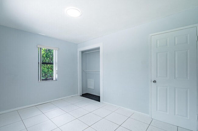 Building Photo - 6113 Royal Palm Blvd
