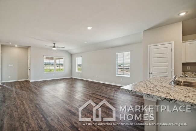 Building Photo - 4022 Ryan Dr SW