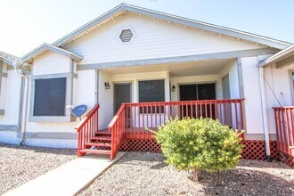 Building Photo - 2 Bedroom 2 Bath Condo in Montana Terrace