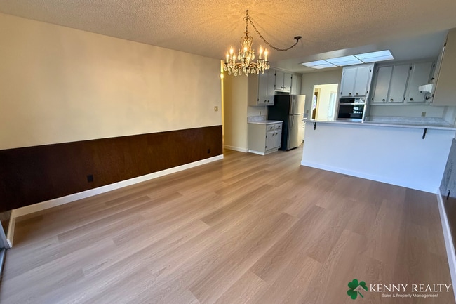Building Photo - Updated 3 Bedroom, 2 Bathroom in Laurelwood Neighborhood San Mateo