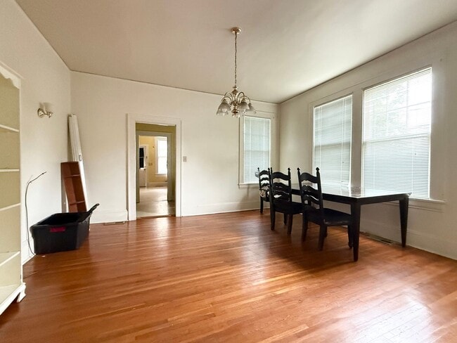 Building Photo - Large Home Available in Wadesboro