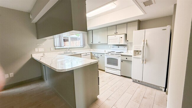 Building Photo - 2226 Triway Ln