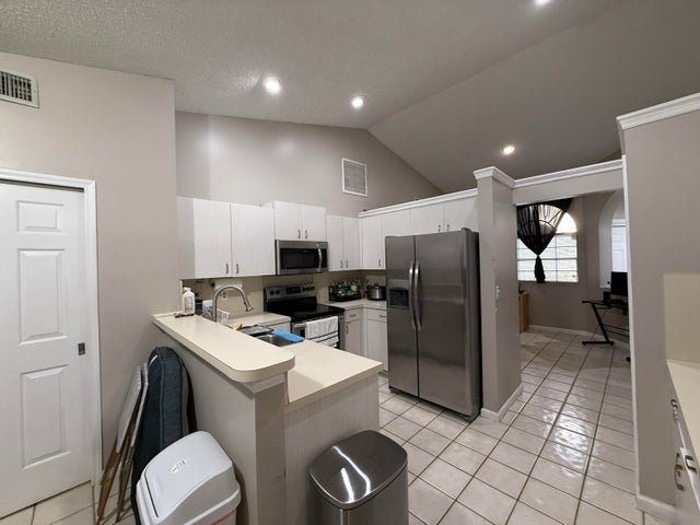 Building Photo - 13025 Meadowbreeze Dr