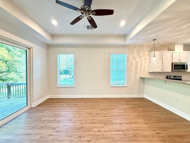 Building Photo - Gorgeous, Modern 2/2 Duplex in Orange City!