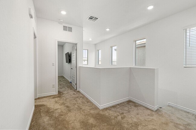 Building Photo - Modern 4-Bedroom Home in Gated Henderson Community | Built 2022