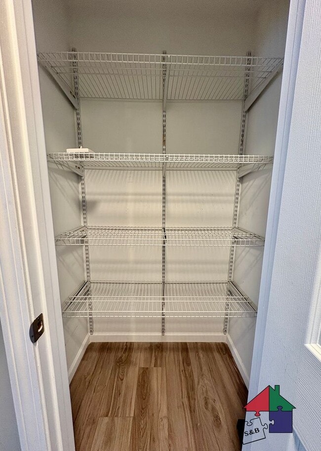 Building Photo - Modern 3 Bedroom 2.5 Bathroom Shelburne Apartment!