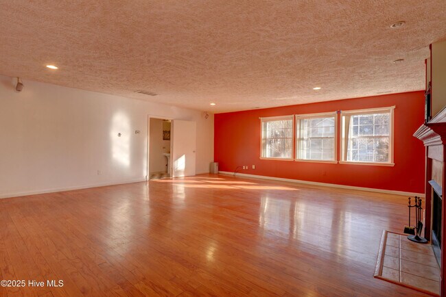Building Photo - 1514 S 4th St