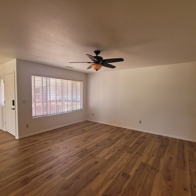 Building Photo - Great Location!  2 bed, 2 bath End Unit Condo ~ North Prescott