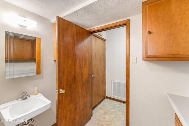 Building Photo - 9528 Gulf Park Dr