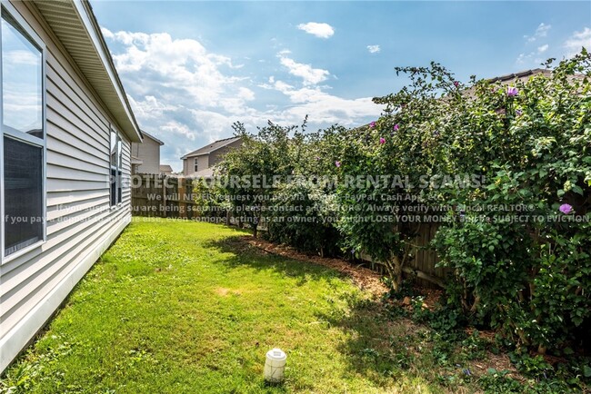 Building Photo - 1137 S Holland Dr