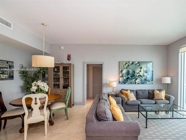 Building Photo - 950 Brickell Bay Dr