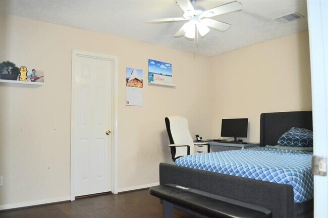 Building Photo - 4815 Schiller Park Ln
