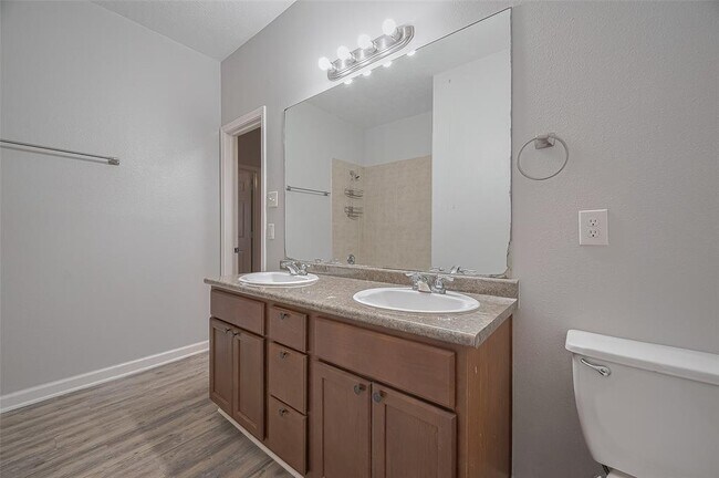 Building Photo - 5009 Willow Point Dr