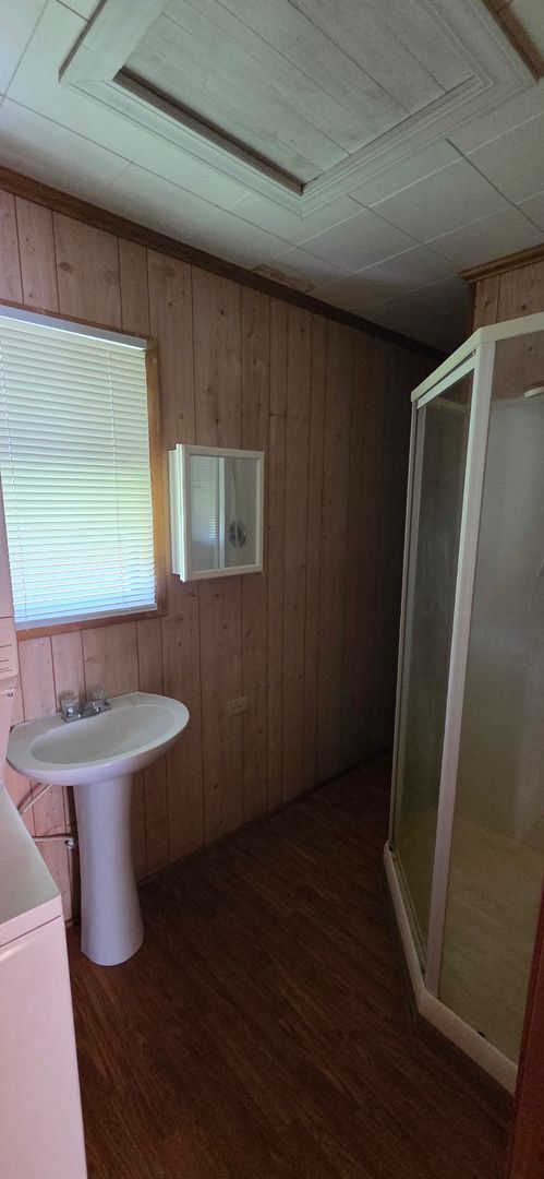 Building Photo - Tiny home with large yard