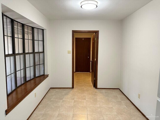 Building Photo - 1105 Cardinal Ave