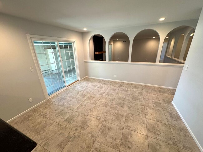 Building Photo - Spacious East Ventura 4 Bedroom Home – Sin...