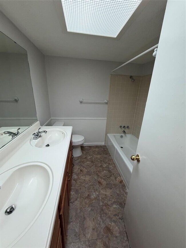 Building Photo - 1725 Toomey Rd