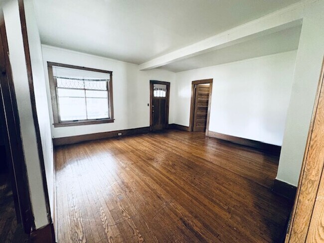 Building Photo - 84