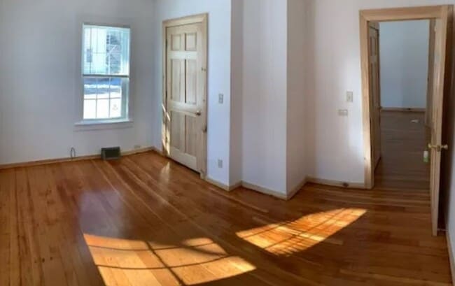 Building Photo - 72 Russell St