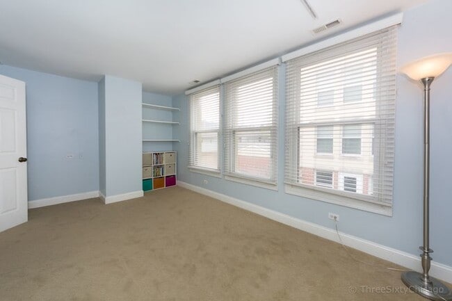 Building Photo - 1180 S Plymouth Ct