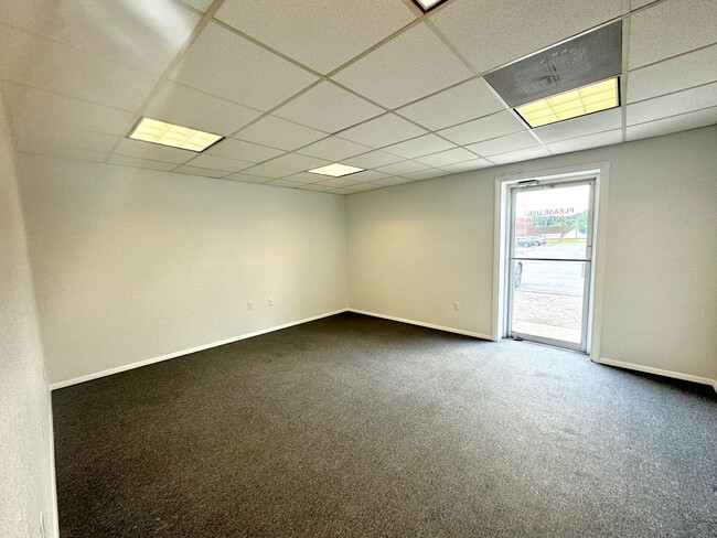 Building Photo - Office Space In Downtown Biloxi! Great Loc...