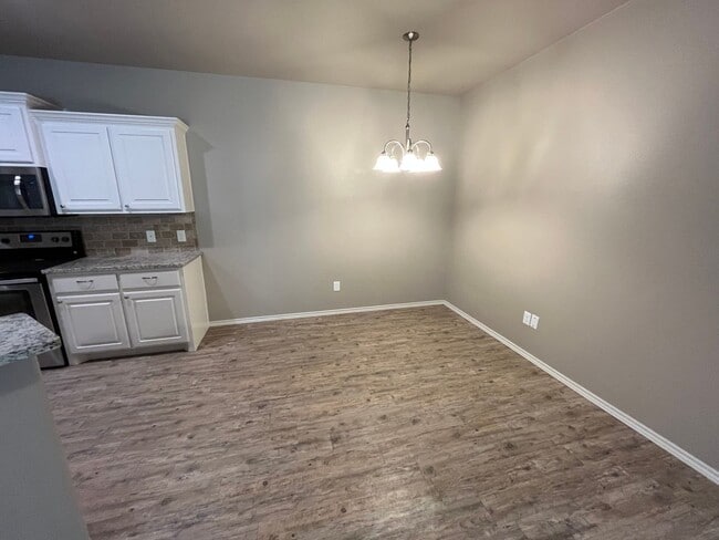 Building Photo - 1105 Preston Trails