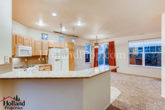 Building Photo - Beautiful 2 Bedroom 2.5 Bathroom Single Fa...