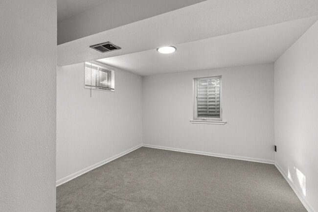 Building Photo - 36839 Gaylin Ave