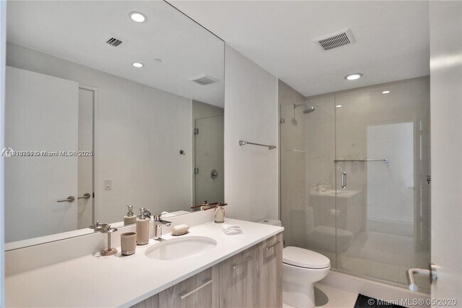 Building Photo - 501 NE 31st St