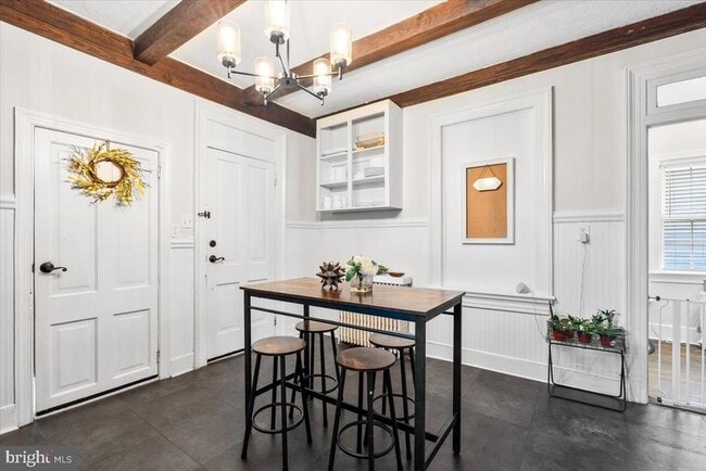 Building Photo - 222 S Raleigh St