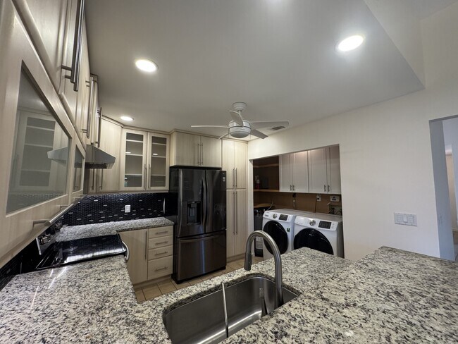 Building Photo - 263 Southampton Dr