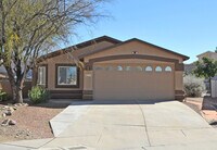 Building Photo - Large 1/4 Acre Lot w/NO CARPET