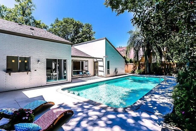 Building Photo - 16351 Craighurst Dr