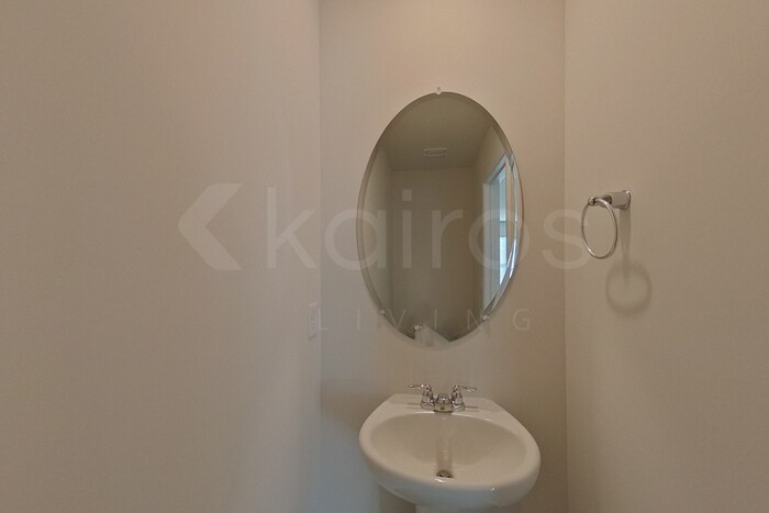 Building Photo - 124 Inez Ave