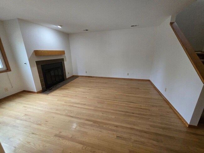 Building Photo - Super Clean and Private!