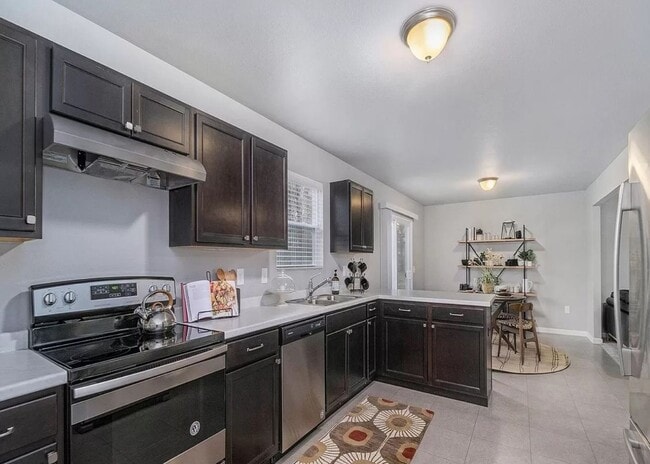 Building Photo - 4 Bedroom Available in Tiburon!