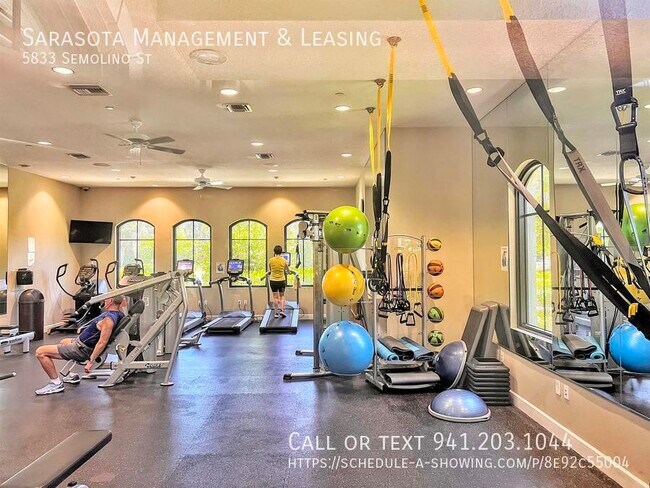 Building Photo - 2 Bed 2 Bath with Den Lake View Pool Home ...