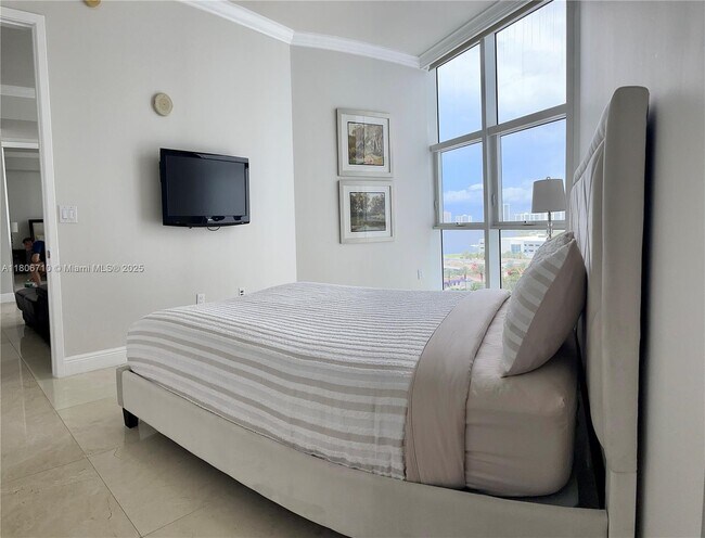 Building Photo - 18101 Collins Ave