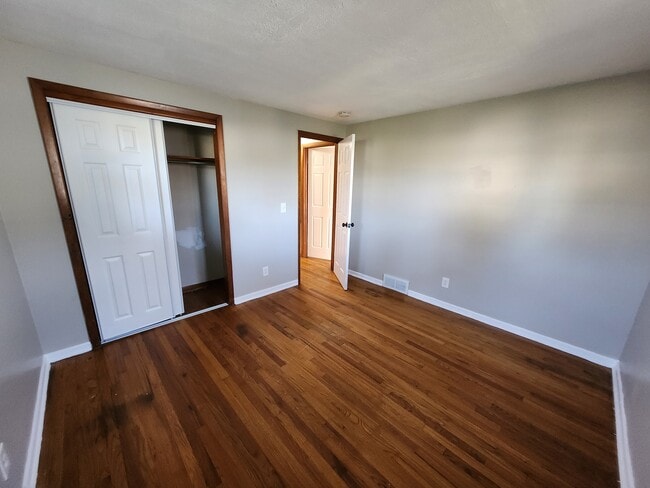 Building Photo - 4140 Birchwood Dr N