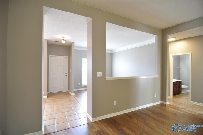 Building Photo - 206 Horseshoe Bend N
