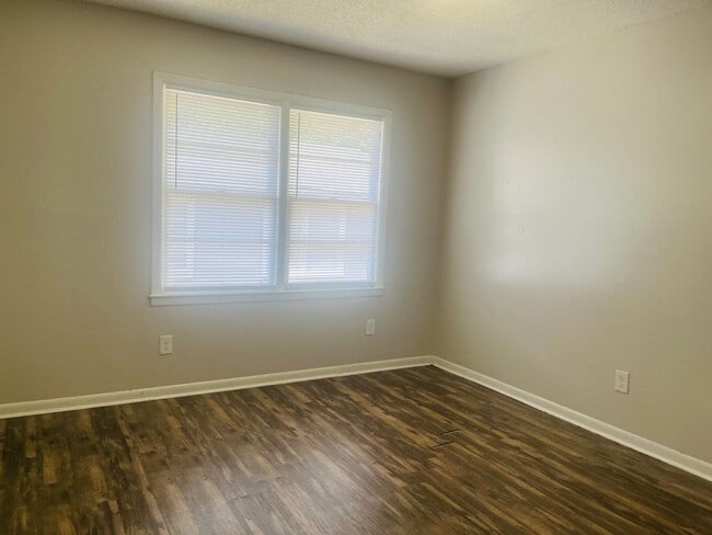 Building Photo - 131 Wall St