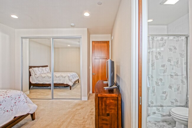 Building Photo - 308 Gull St